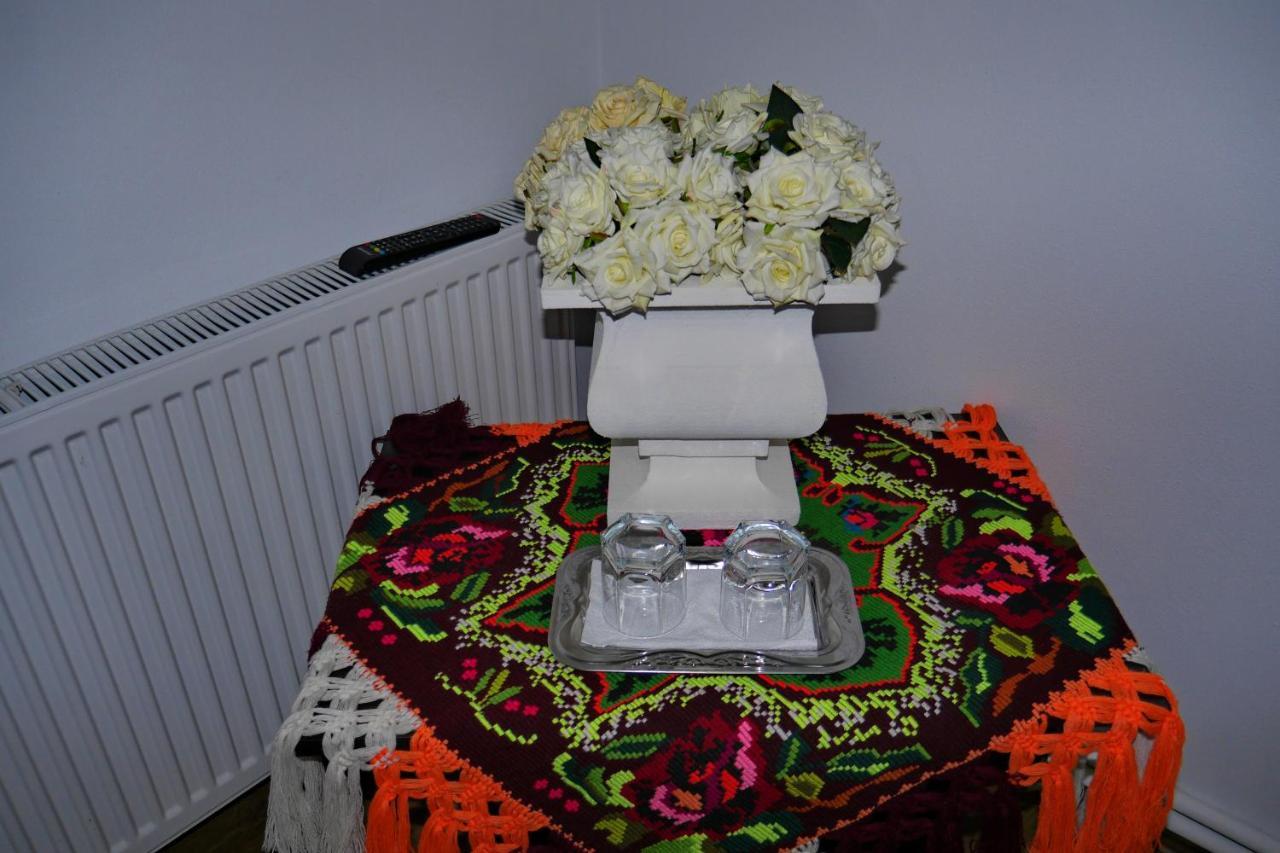 Floare De Colt Hotel Bárdfalva Kültér fotó