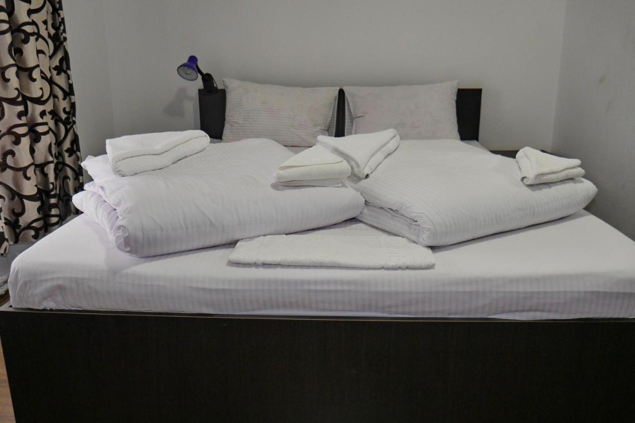 Floare De Colt Hotel Bárdfalva Kültér fotó