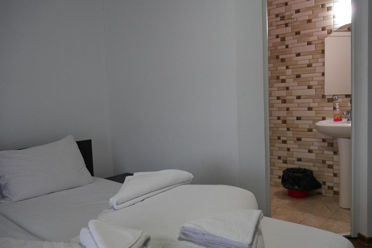 Floare De Colt Hotel Bárdfalva Kültér fotó