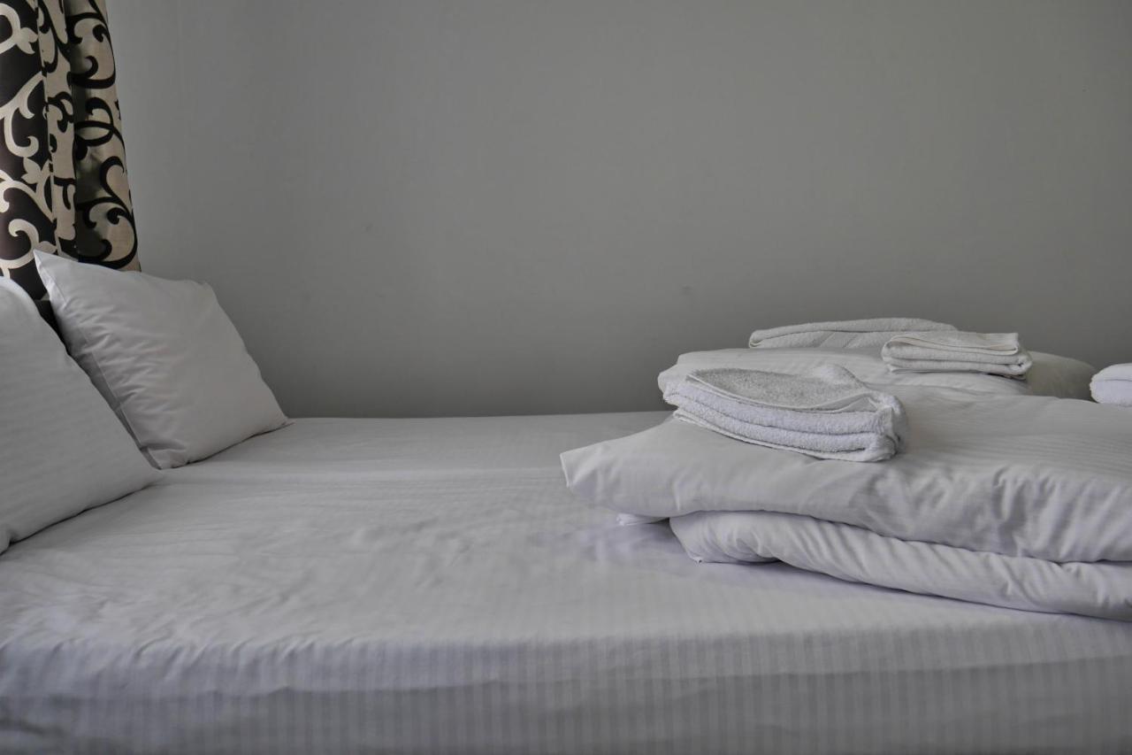 Floare De Colt Hotel Bárdfalva Kültér fotó