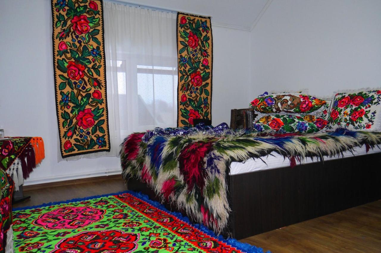 Floare De Colt Hotel Bárdfalva Kültér fotó