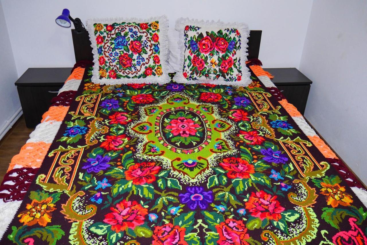 Floare De Colt Hotel Bárdfalva Kültér fotó