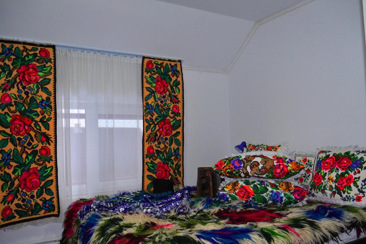 Floare De Colt Hotel Bárdfalva Kültér fotó
