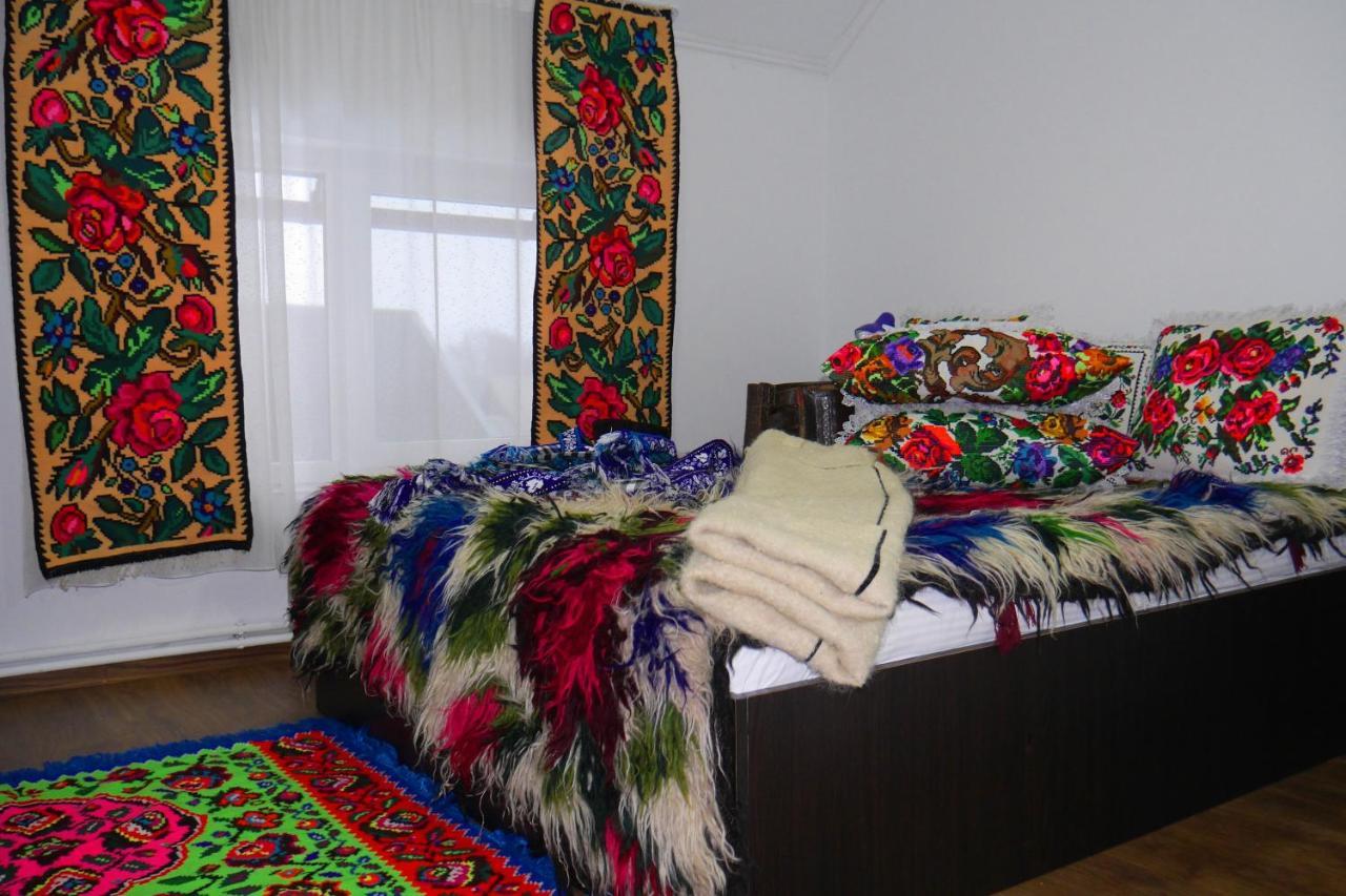Floare De Colt Hotel Bárdfalva Kültér fotó