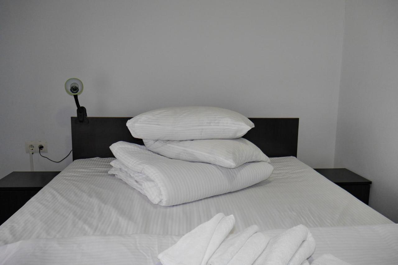 Floare De Colt Hotel Bárdfalva Kültér fotó