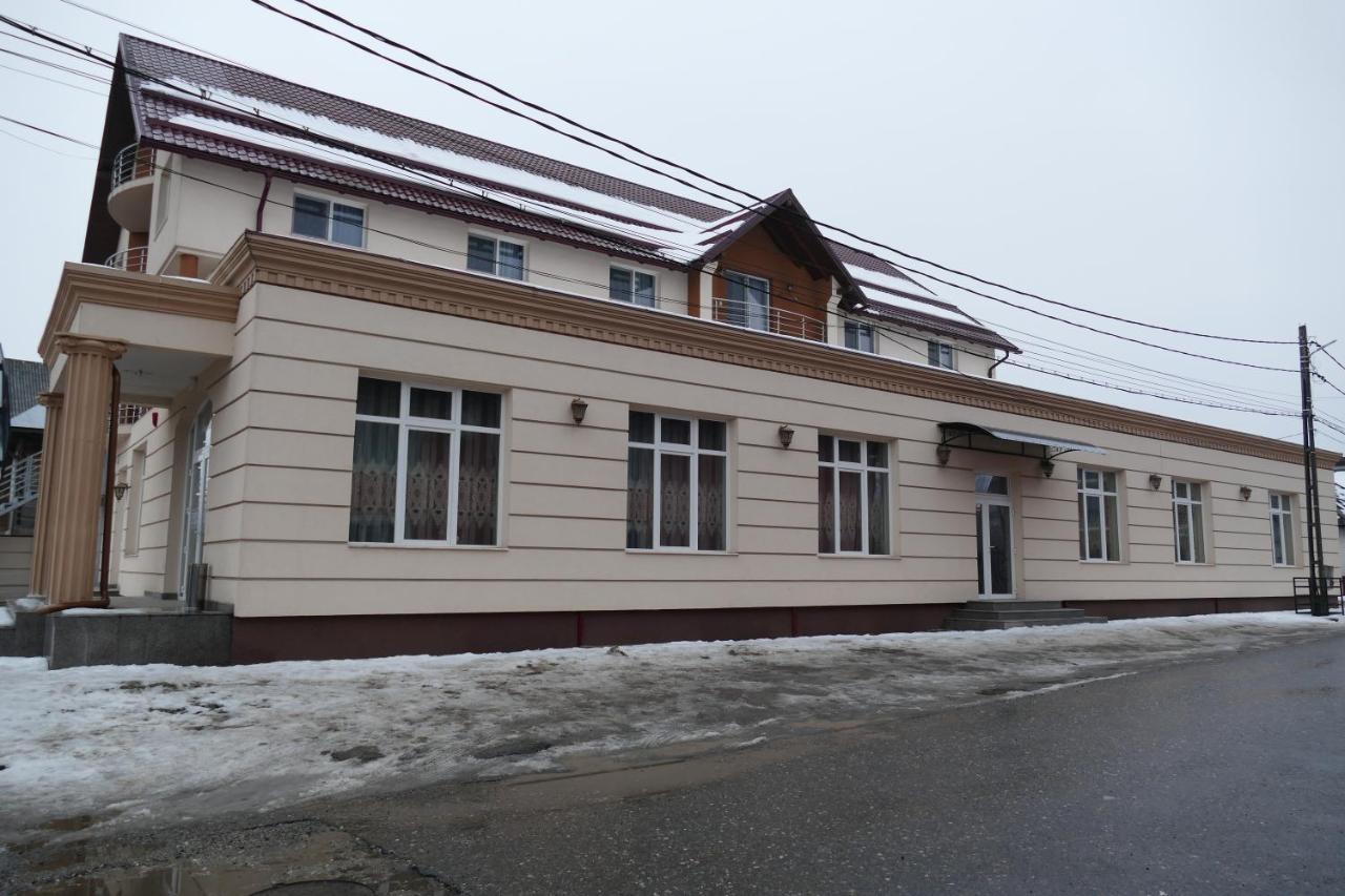 Floare De Colt Hotel Bárdfalva Kültér fotó