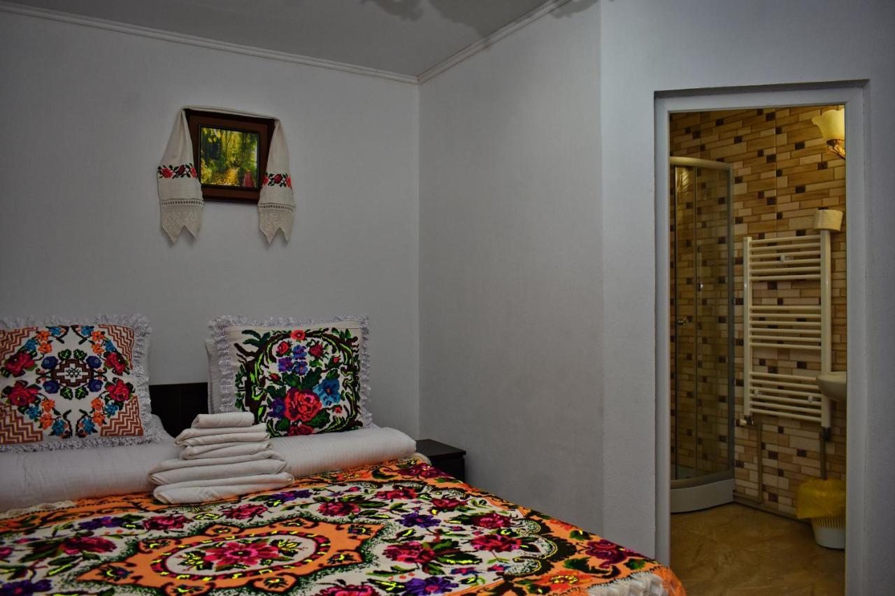 Floare De Colt Hotel Bárdfalva Kültér fotó