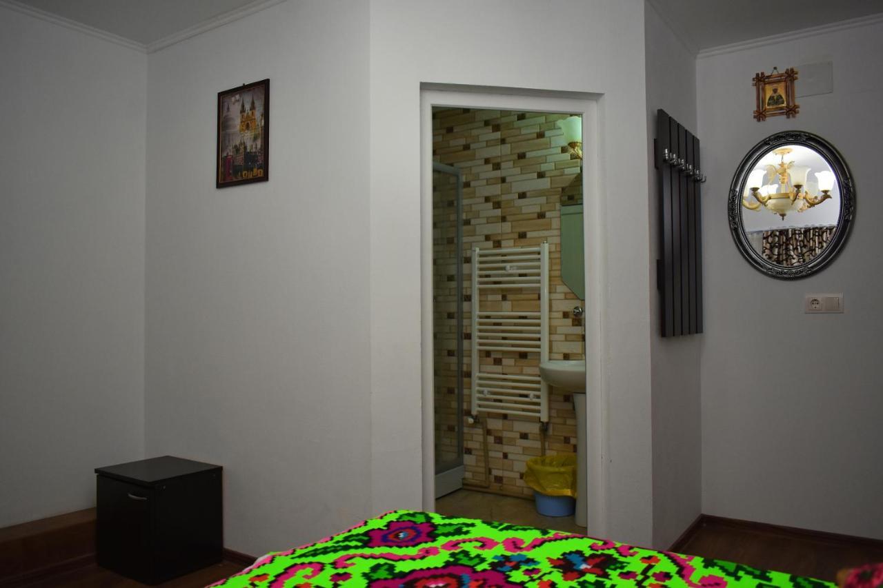 Floare De Colt Hotel Bárdfalva Kültér fotó