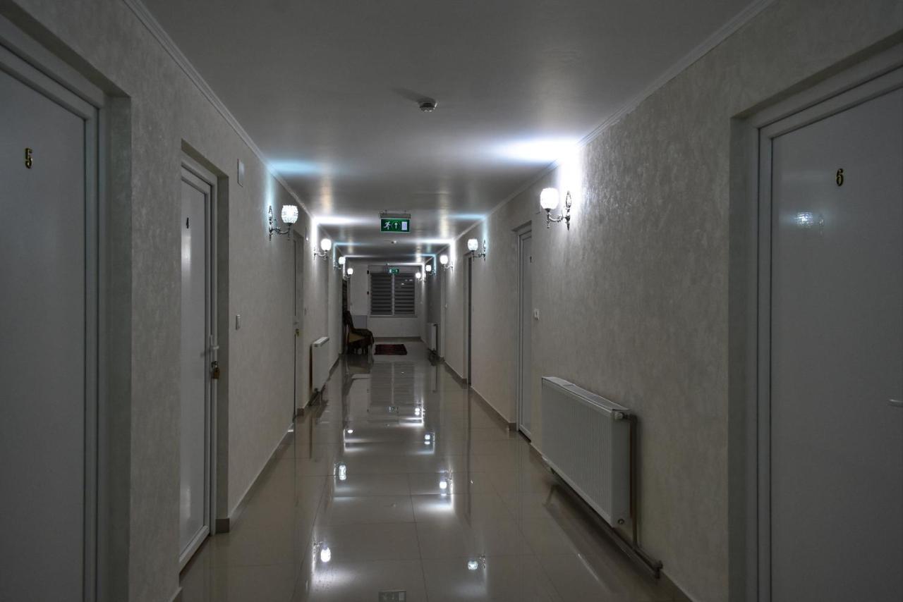 Floare De Colt Hotel Bárdfalva Kültér fotó