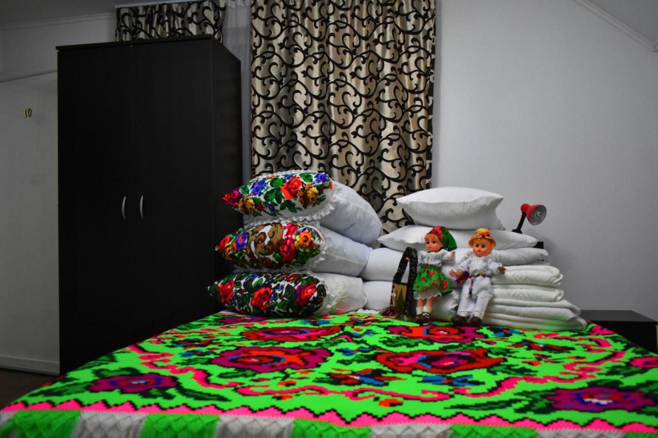 Floare De Colt Hotel Bárdfalva Kültér fotó