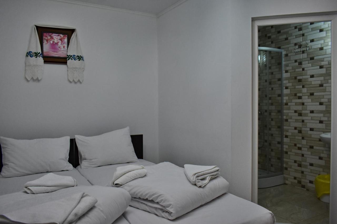 Floare De Colt Hotel Bárdfalva Kültér fotó