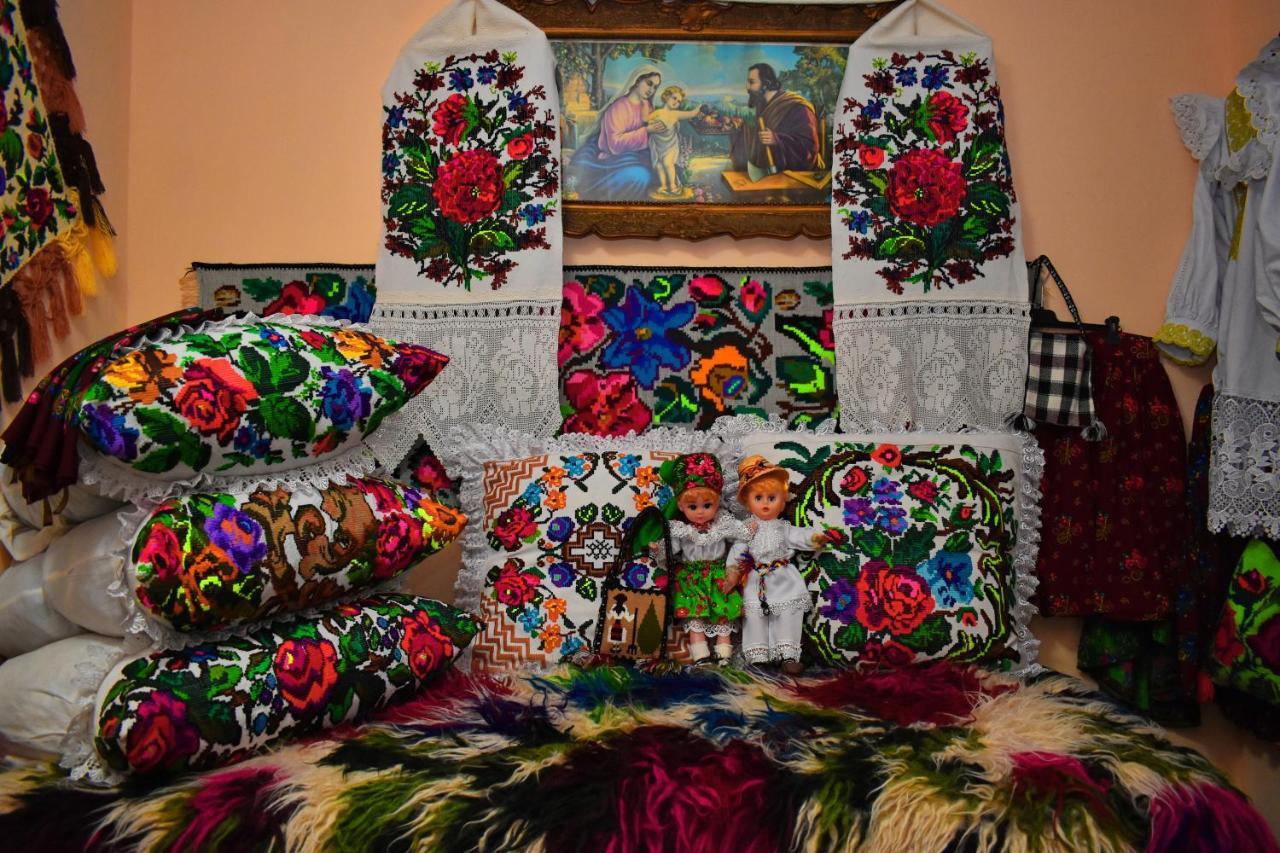 Floare De Colt Hotel Bárdfalva Kültér fotó