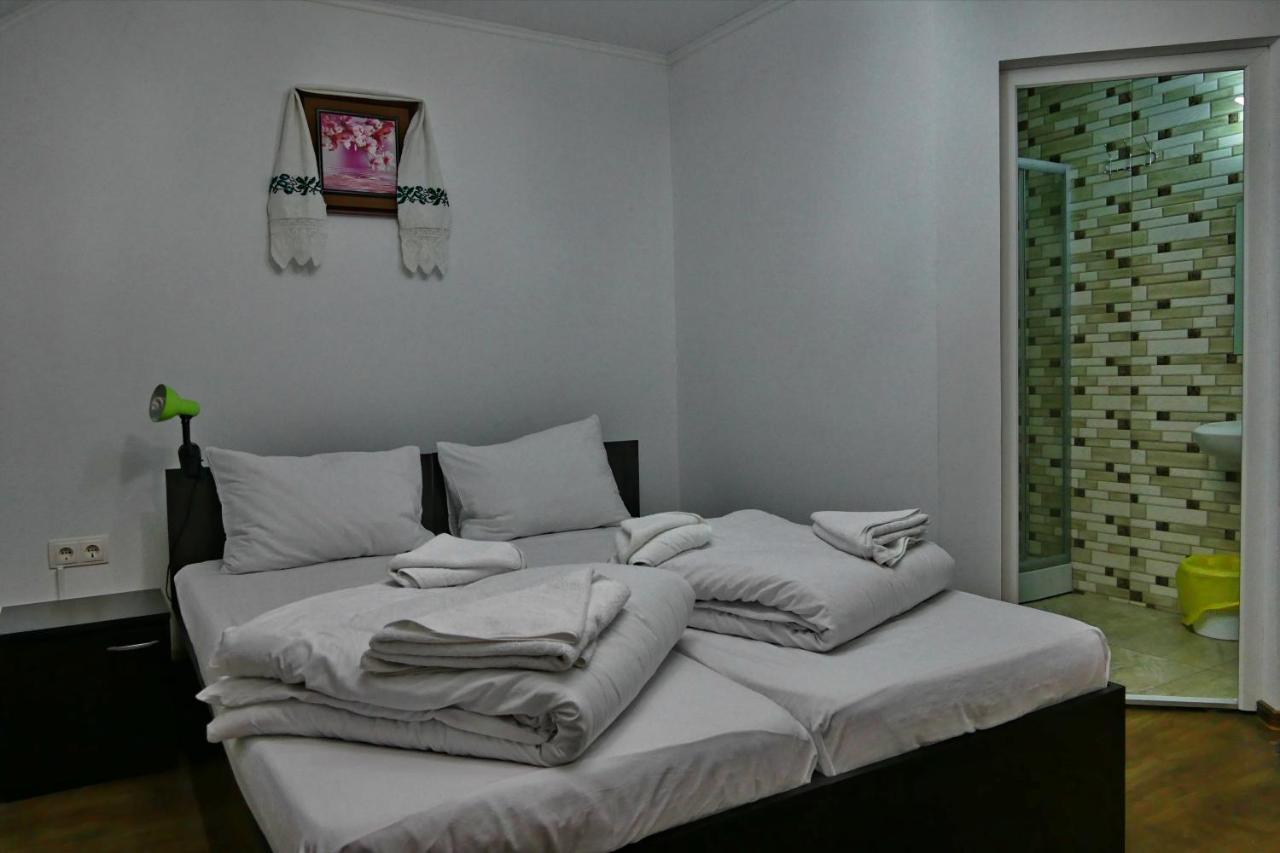 Floare De Colt Hotel Bárdfalva Kültér fotó
