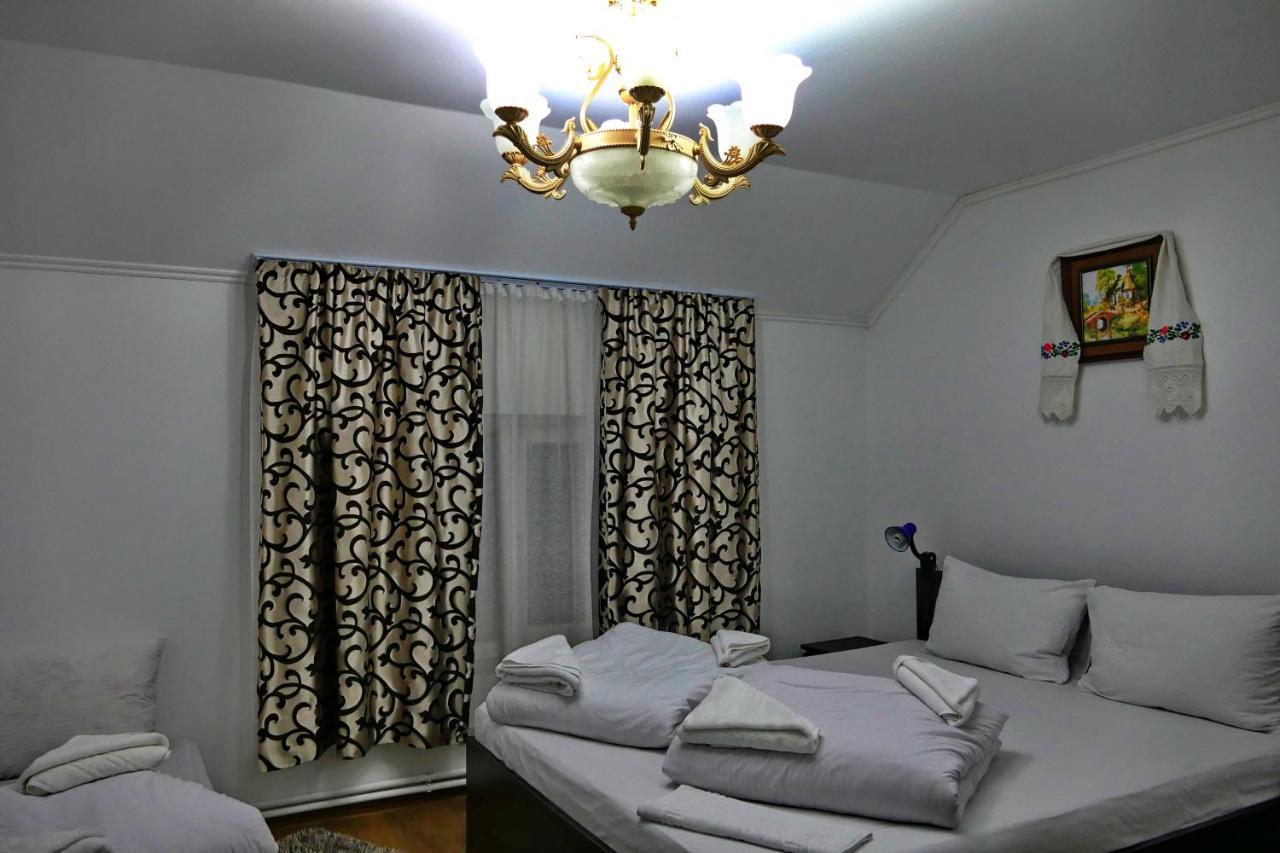Floare De Colt Hotel Bárdfalva Kültér fotó